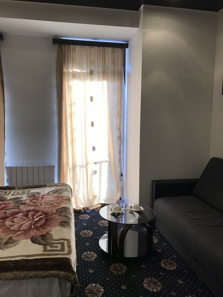 Du Vin Rouge Tbilisi 호텔 외부 사진